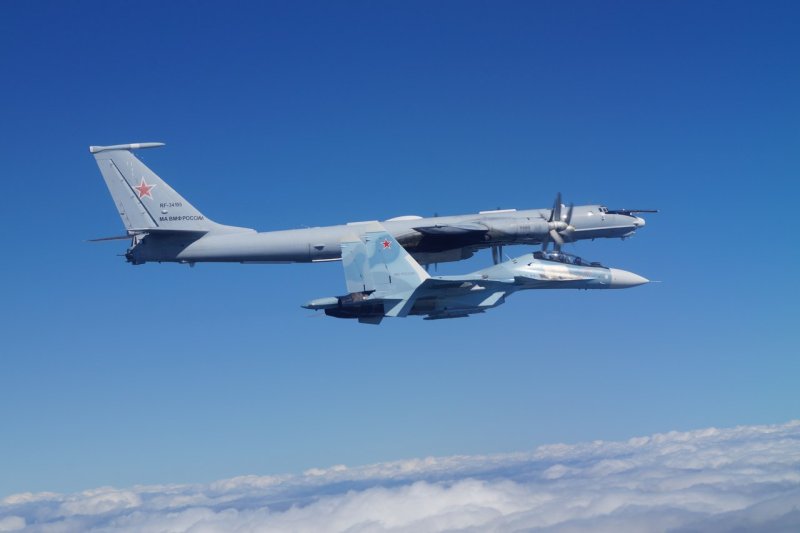 Самолет ту 142м