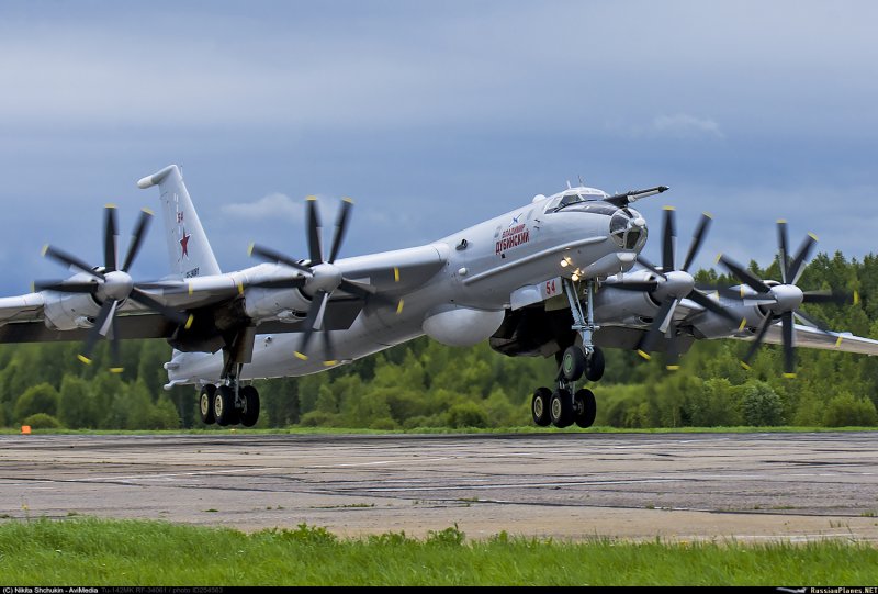 Противолодочный самолет ту-142