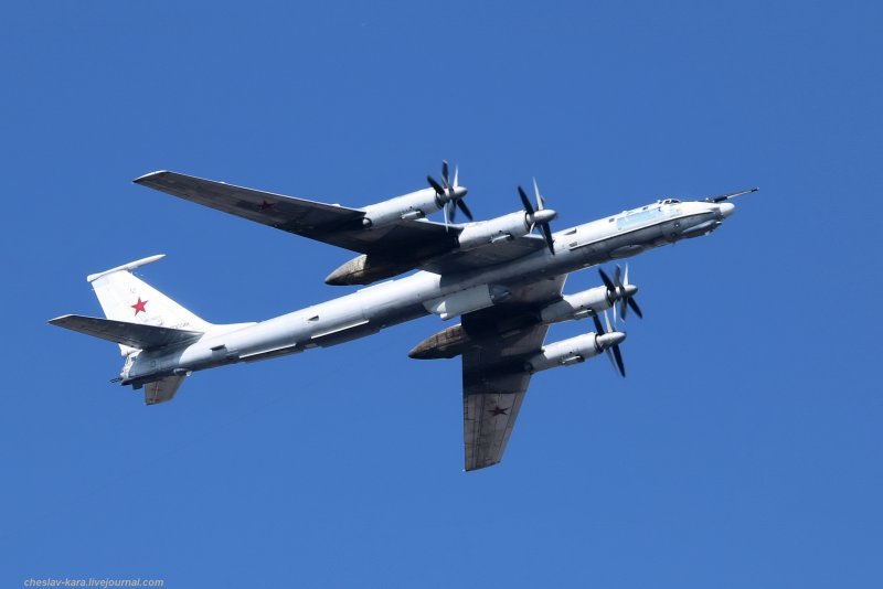 Самолет ту 142м