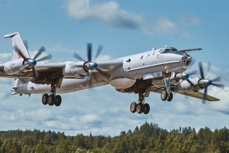Дальний противолодочный самолет ту-142м