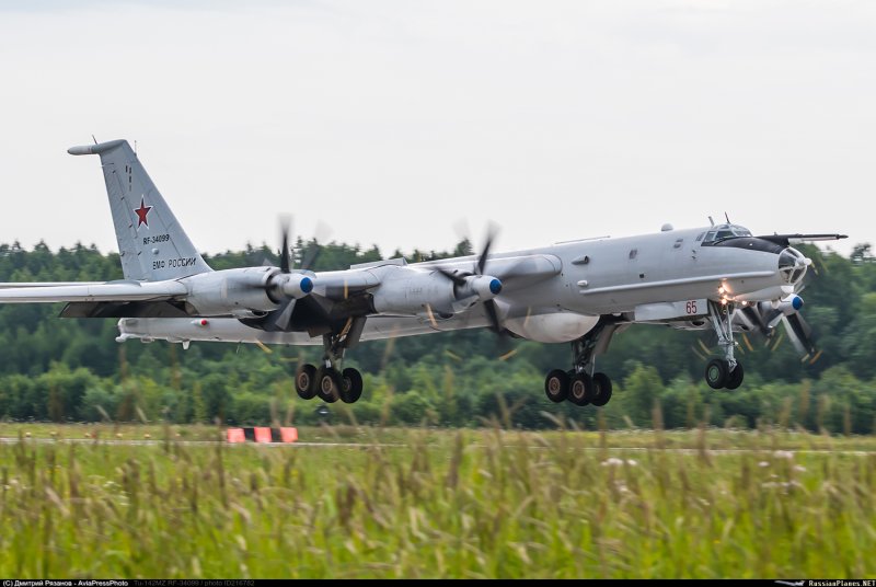 Ту-142 бомбардировщик