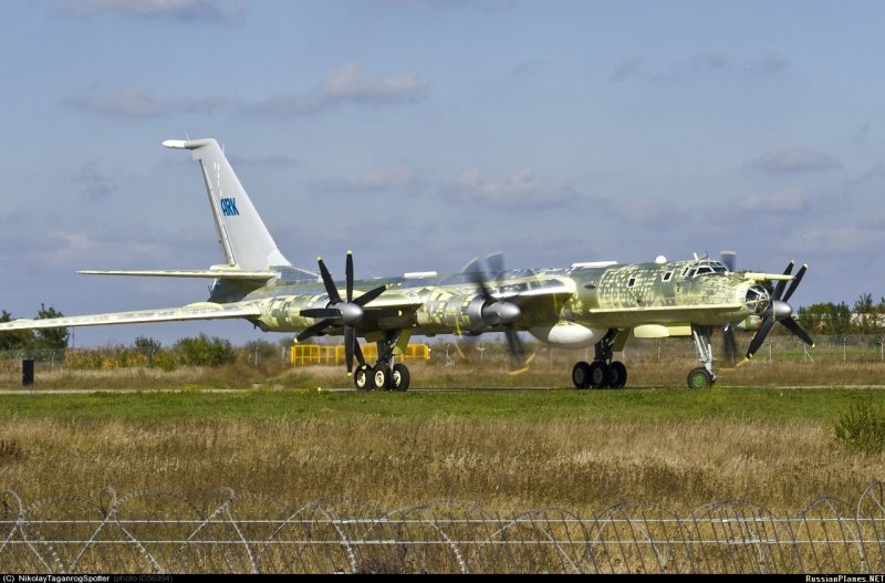 Противолодочный самолет ту-142