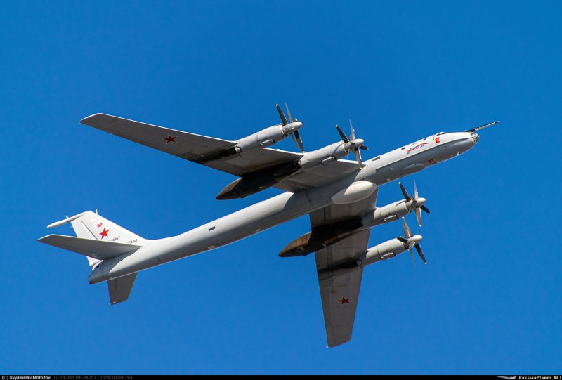 Дальний противолодочный самолет ту-142м