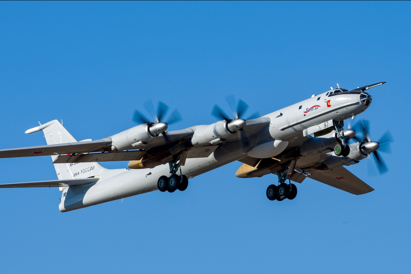 Дальний противолодочный самолет ту-142м