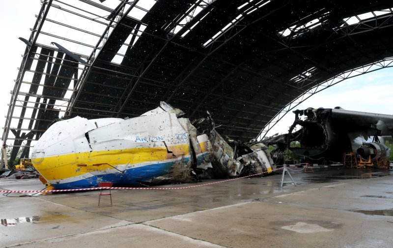 АН-225 Мрия в ангаре