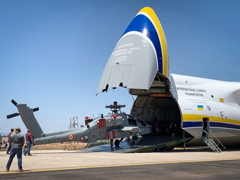 АН-124 авиалинии Антонова
