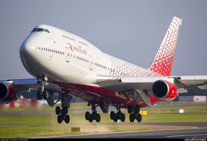 Самолет Боинг 747-400 Россия
