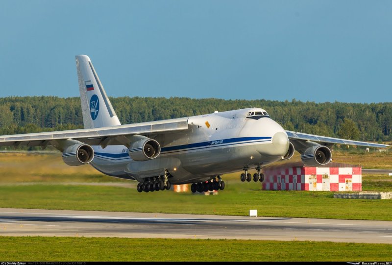АН-124 на взлете