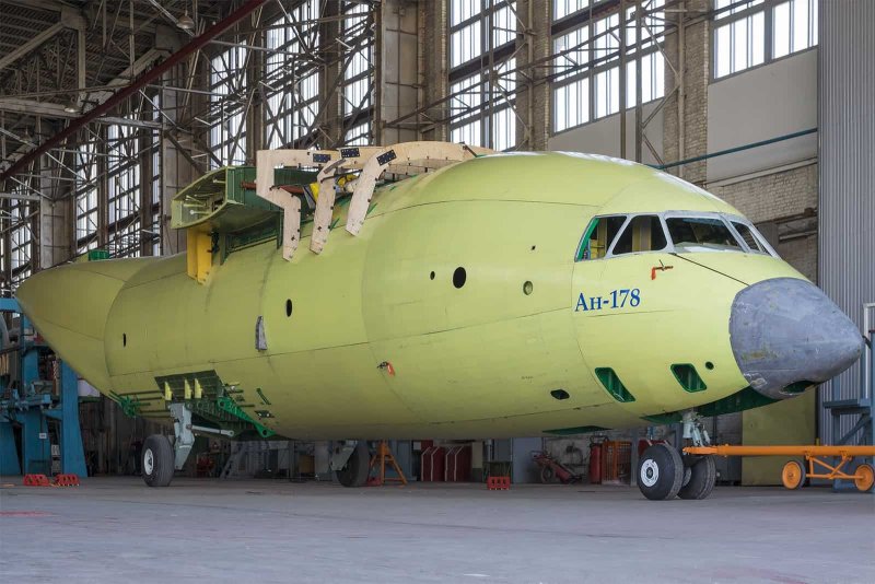 Самолет АН 178