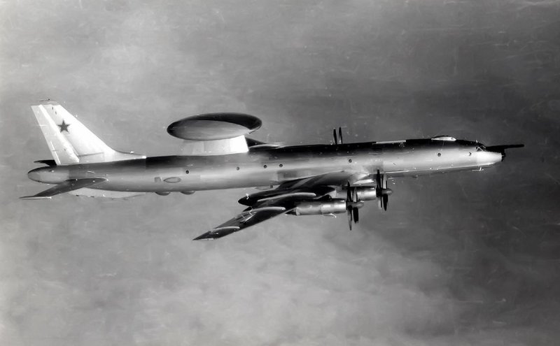 Самолет ДРЛО ту-126