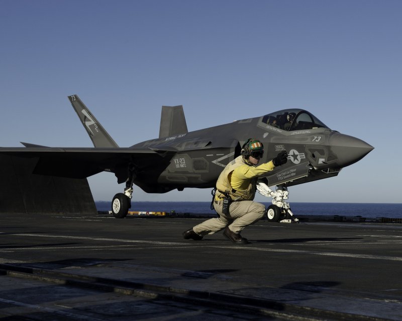 Стелс-истребитель f-35