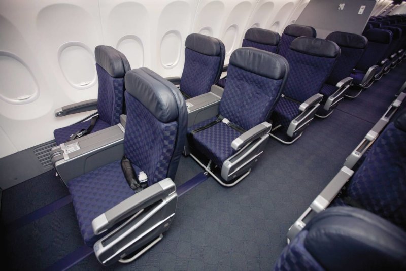 Американ Эйрлайнс Боинг 737 бизнес класс