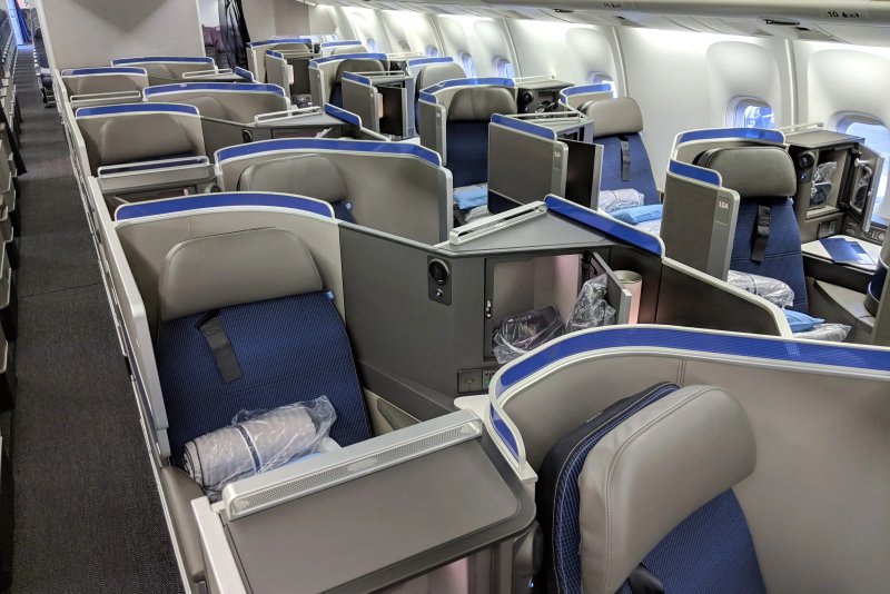 Pegas Fly 777-200 салон