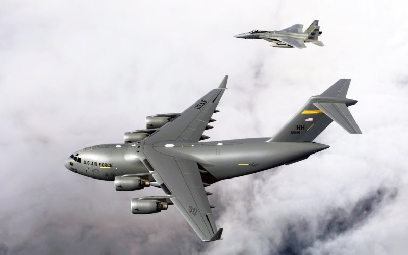 C) MCDONNELL Douglas c-17 самолет США