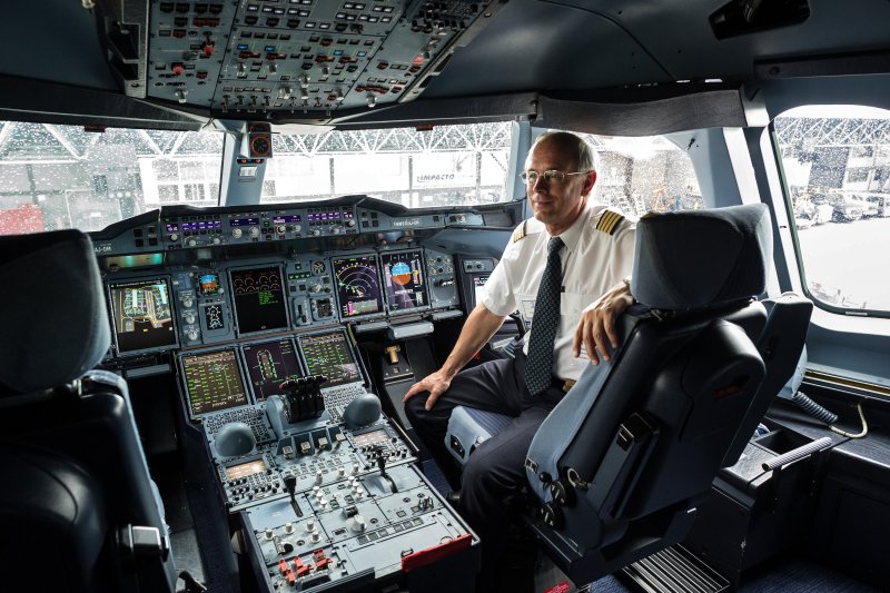 Airbus a380-800 кабина пилотов