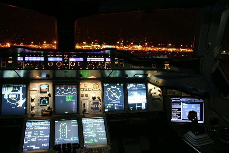 Airbus a380 кабина пилота