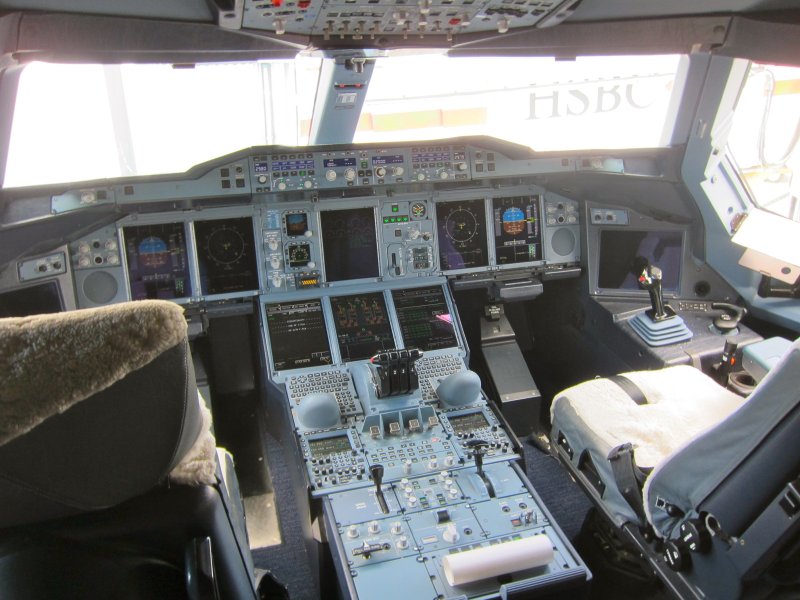 Airbus a380 кабина экипажа