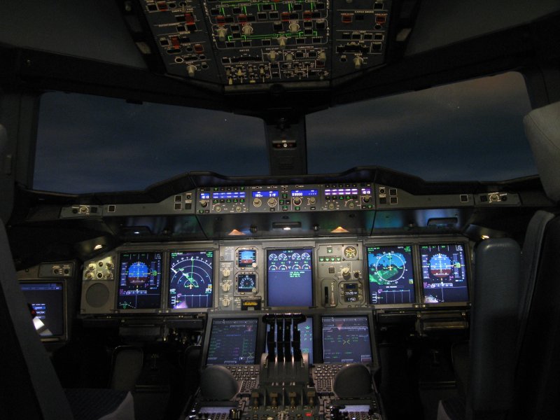 Airbus a380 кабина пилота