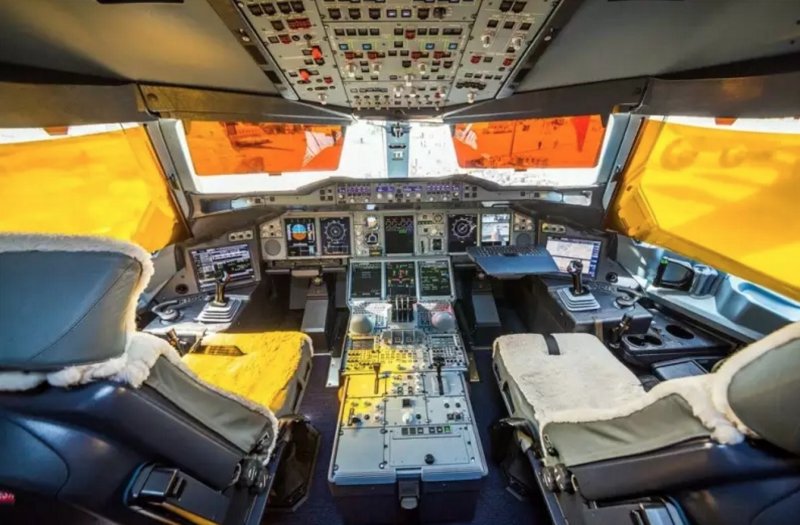 Airbus a380 кабина пилота