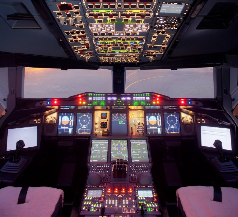 Airbus a380 кабина пилота