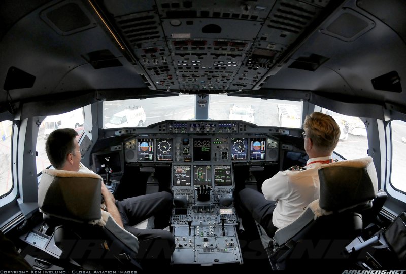 А380 Эмирейтс кабина