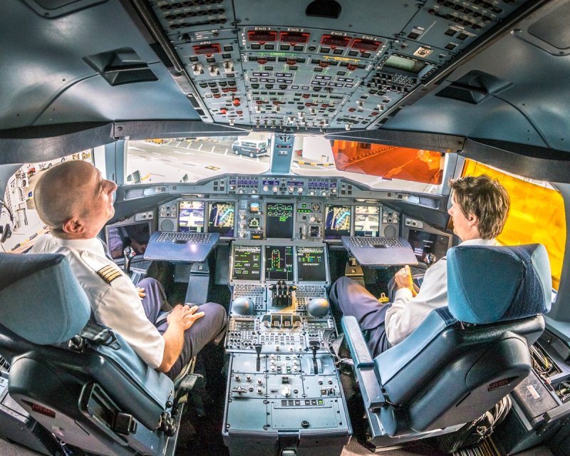 Airbus a380-842 салон