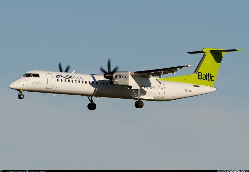 Самолет de Havilland DHC-8 Dash 8-400