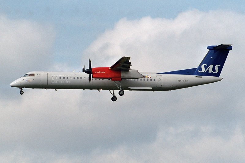 Q400 Bombardier киль