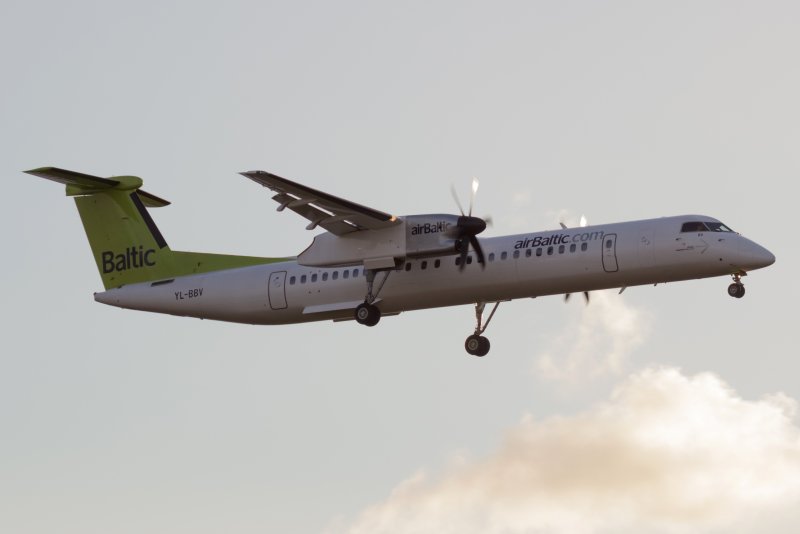 DHC 8 402 места
