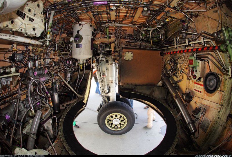 Boeing 737 отсек шасси