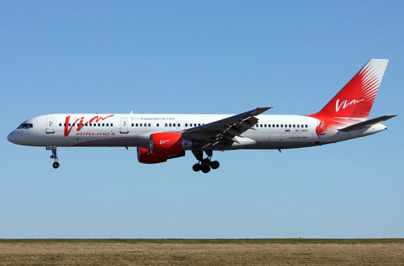 Самолет ВИМ авиа Боинг 757 200
