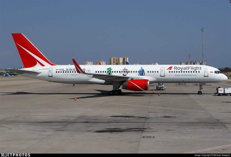757 200 Роял Флайт