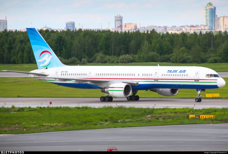 Tajik Air Boeing 757