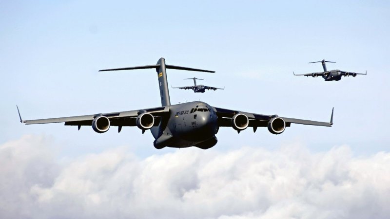 Транспортный самолет c-17 Globemaster