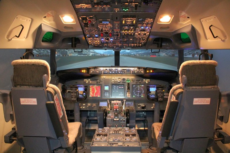 Кабина Boeing 737 авиатренажер