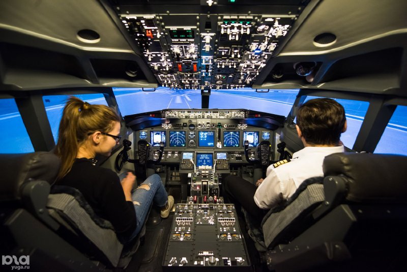 Кабина Боинга 737-800 тренажер