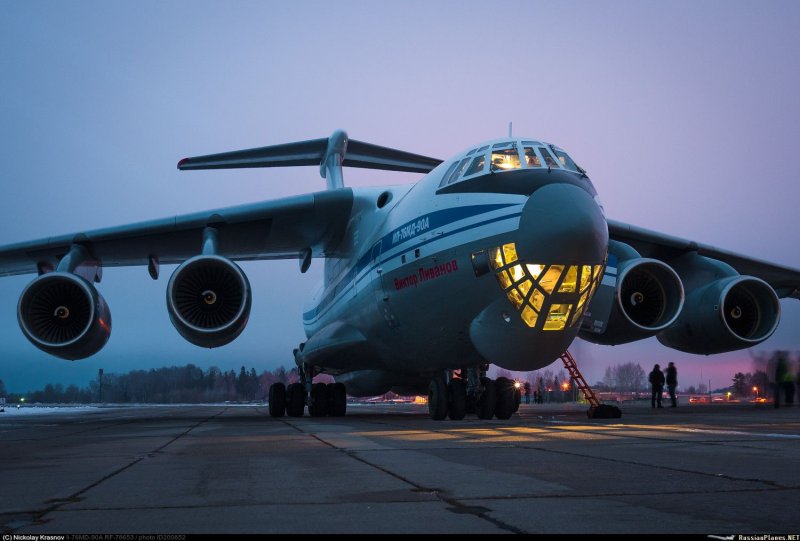 Военный грузовой самолет ил 76
