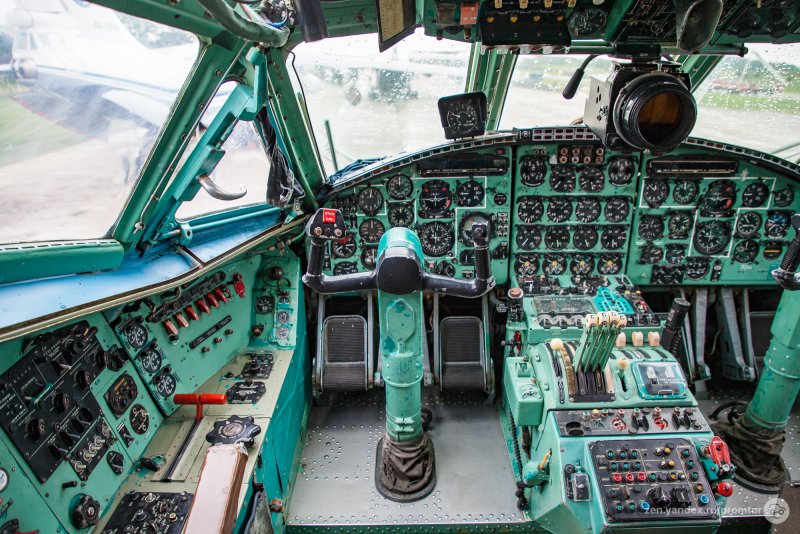 АН-22 кабина пилотов