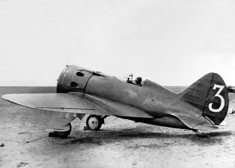 Советский истребитель и-16