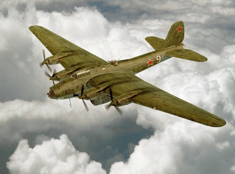 Пе-8 бомбардировщик