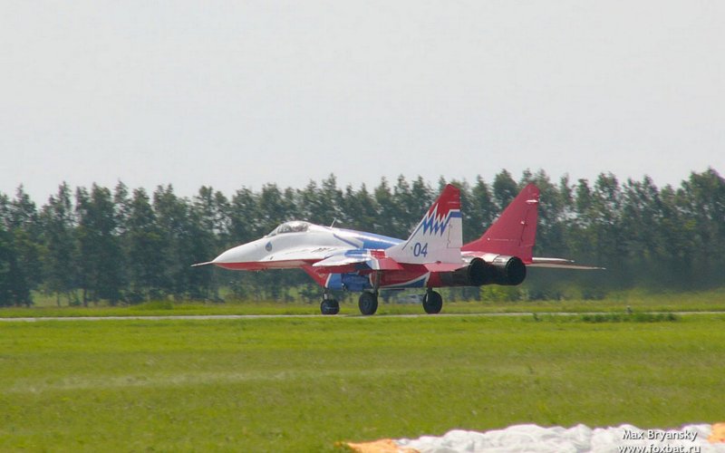 Авиационная группа высшего пилотажа миг-29 Стрижи обои