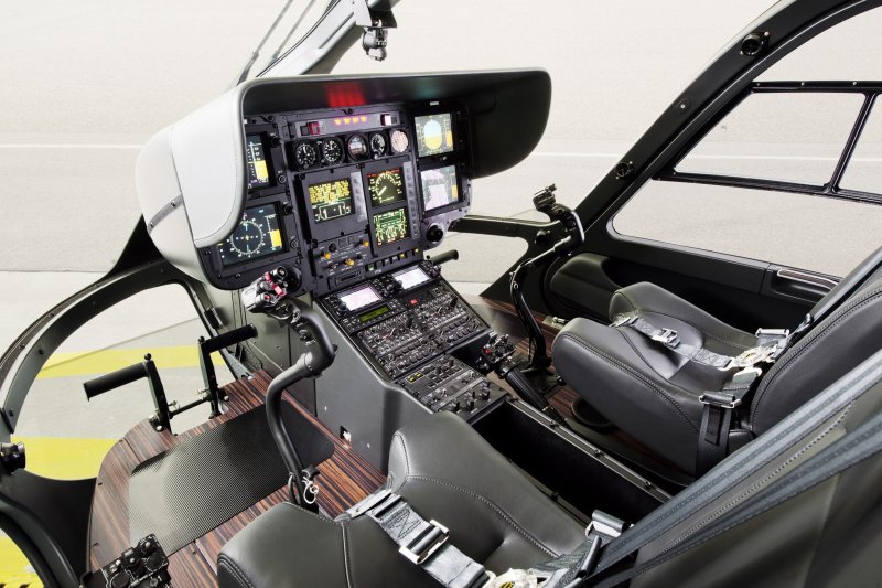 Eurocopter ec135 кабина