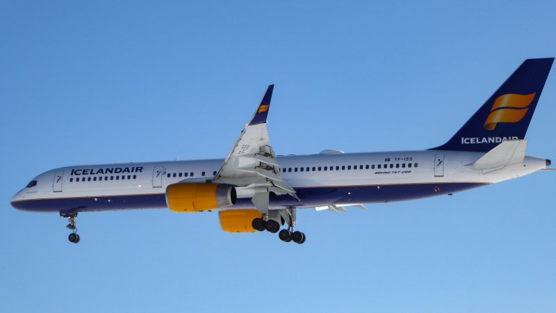 Icelandair 757 Blue