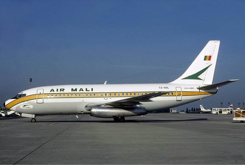 Боинг 737 200