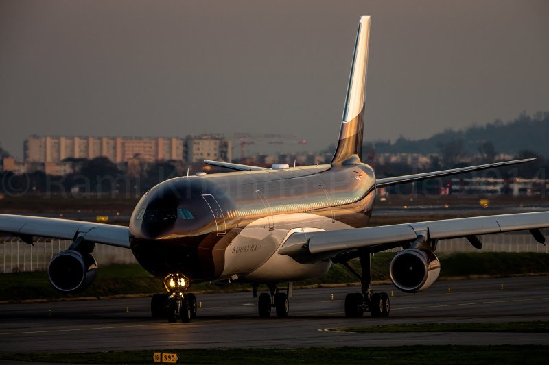 Самолёт Алишера Усманова Airbus 340