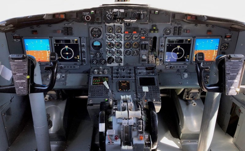 Боинг 737 200 кабина