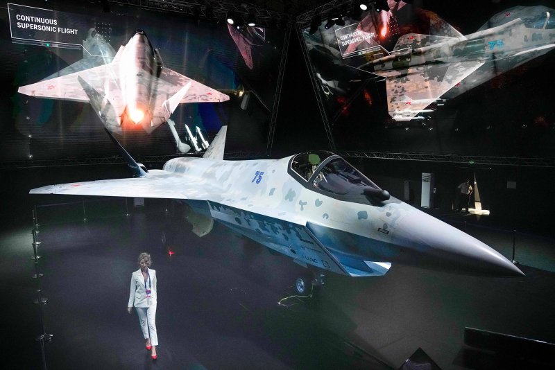 Су 75 самолет Макс 2021