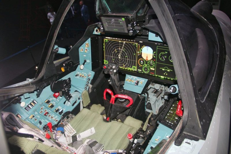 Су-75 Checkmate кабина