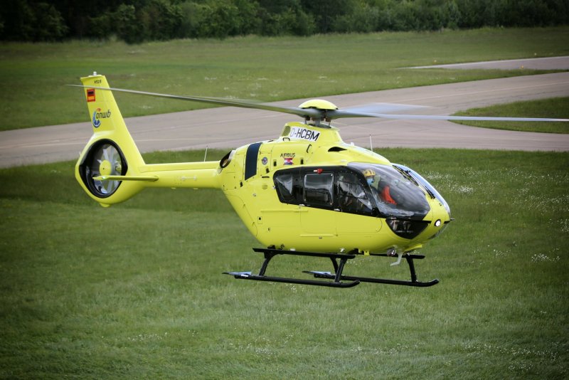 H135 вертолет