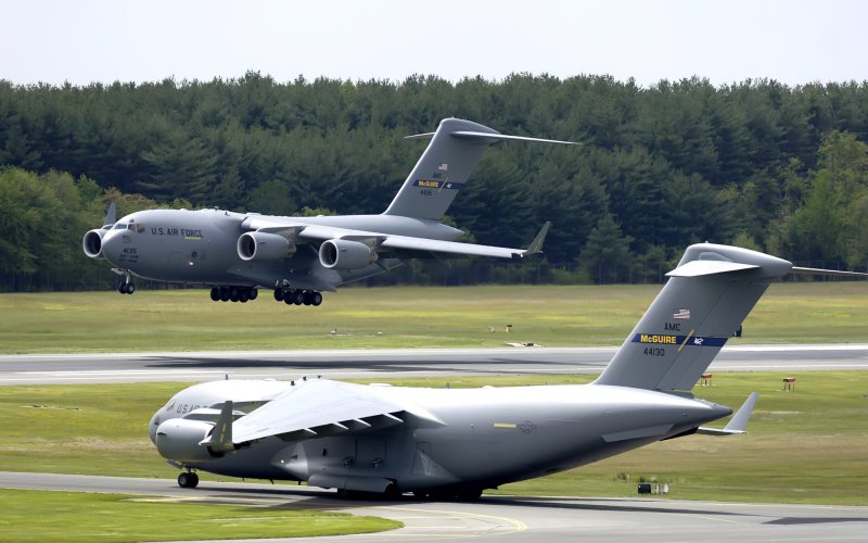 Самолет c-17 Globemaster III